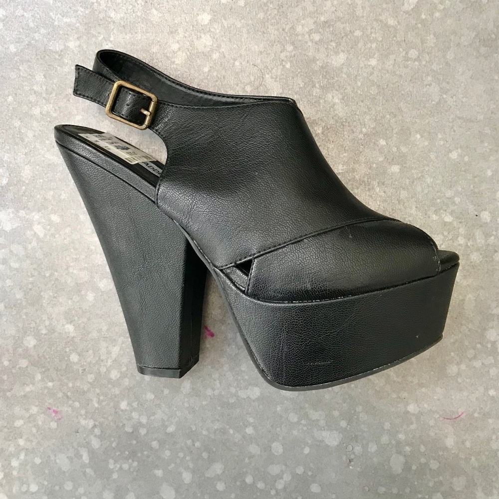 Size 10 Steve Madden Black Peep-Toe Platforms